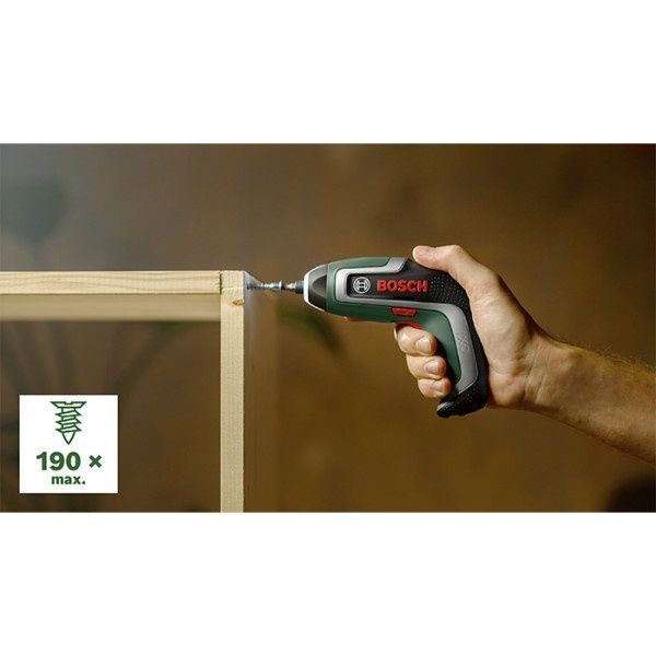 Акумуляторна електровикрутка Bosch IXO 7, у кейсі з USB зарядкою, набором біт і магнітним тримачем 06039E0020 фото