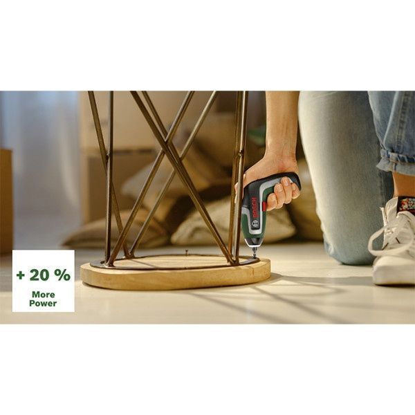 Акумуляторна електровикрутка Bosch IXO 7, у кейсі з USB зарядкою, набором біт і магнітним тримачем 06039E0020 фото