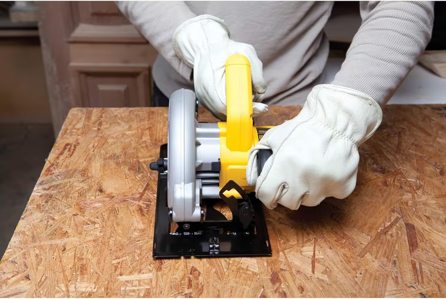 Пила дисковая сетевая DeWALT DWE560  DWE560 фото